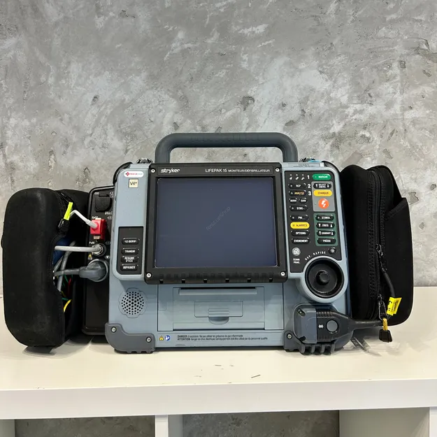 Defibrylator LIFEPAK 15 V4+ / francuskie menu / 2024 rok