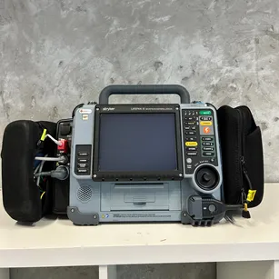 Defibrylator LIFEPAK 15 V4+ / francuskie menu / 2024 rok
