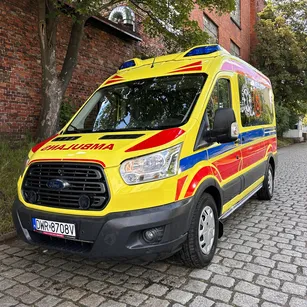 AMBULANS FORD TRANSIT / r. 2017 / z noszami Stryker M-1 i rampą
