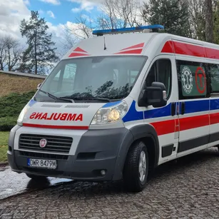 Wynajem / AMBULANS Fiat Ducato z wyposażeniem r. 2014