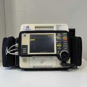 Defibrylator LIFEPAK 12 z ładowarką  - używany