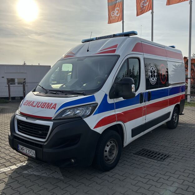 Wynajem / AMBULANS Peugeot Boxer / r. 2020