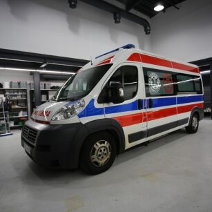 Wynajem / AMBULANS Fiat Ducato z wyposażeniem, winda, r. 2014