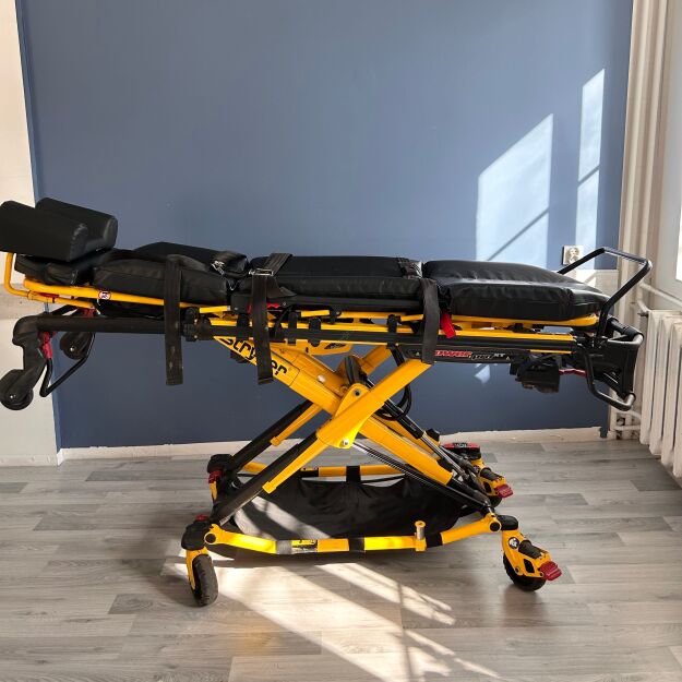 Elektryczne nosze STRYKER PowerPro XT z podstawą PowerLOAD / używane