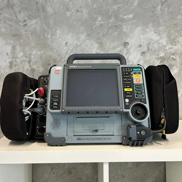 Defibrylator LIFEPAK 15 / r. 2018 / polskie menu i panel przyciskowy - VM